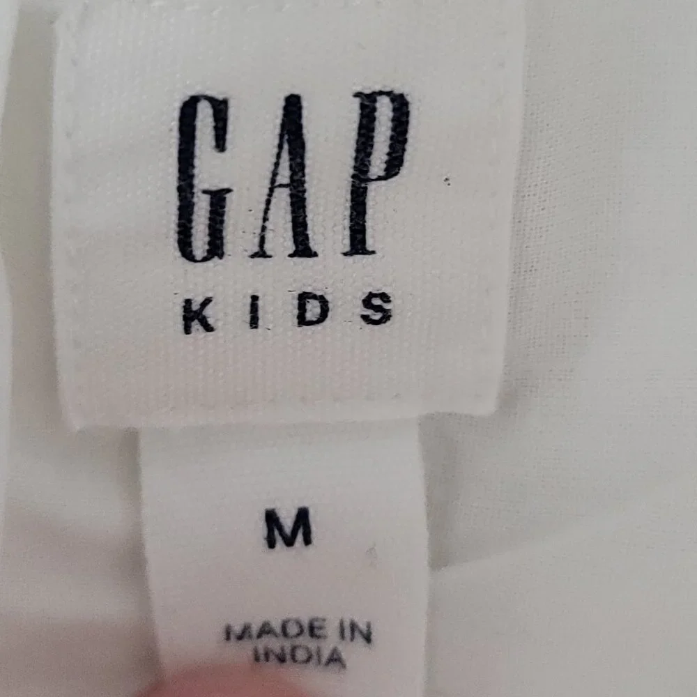 GAP white eyelet